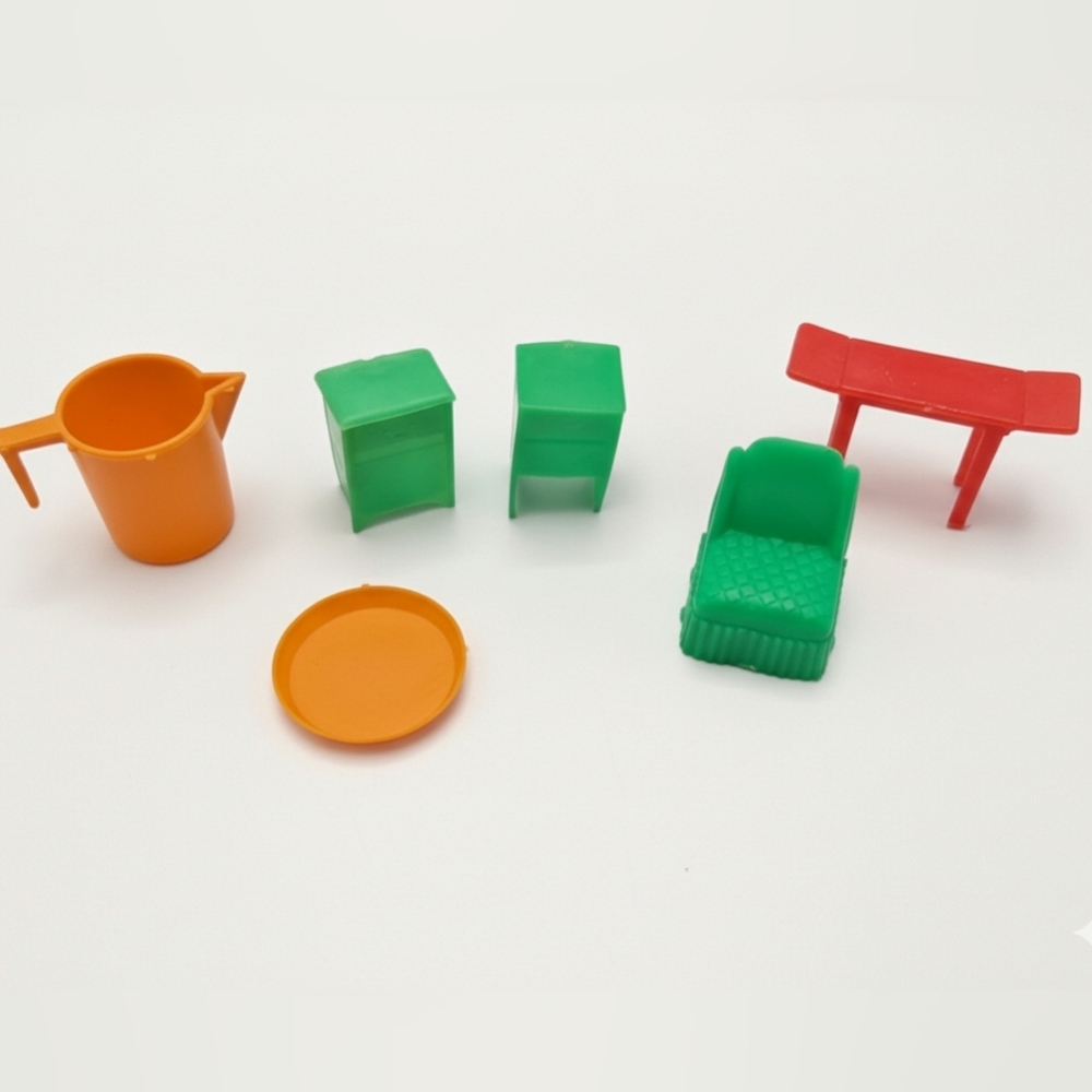 LOT VINTAGE DOLL HOUSE FURNITURE MINIATURE +ACCESSORIES Mixed
